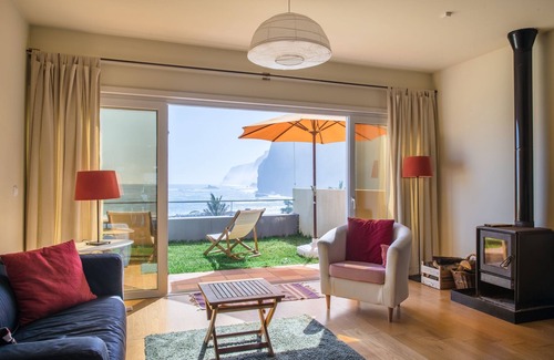 Ponta Delgada House | Seaside Retreat with Breathtaking Views in Madeira