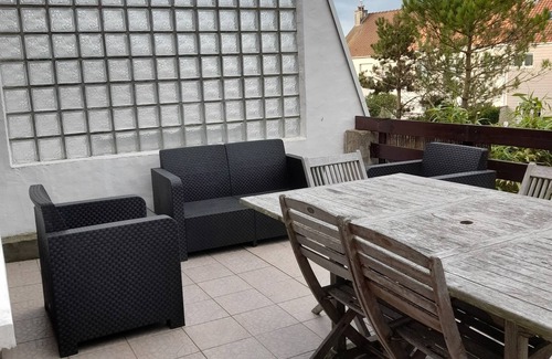 Equihen-Plage House | Sea View Retreat with Terrace and Garden, Pets Welcome