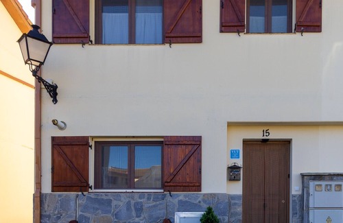 Senegue House | Beautiful House with Terrace in the Pyrenees, Pet Friendly