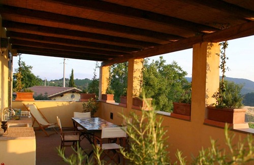 Manciano Apartment | Pet-Friendly Retreat: House with Terrace - Palm of Earth