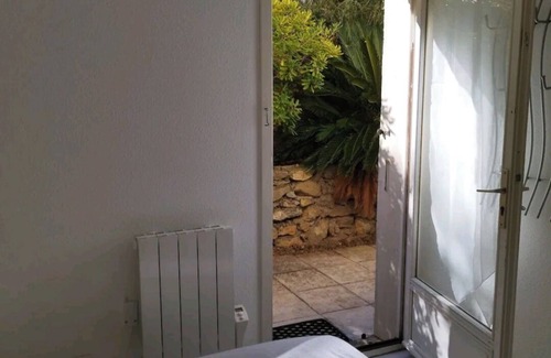 Narbonne-Plage Cabin | House with view of the pines