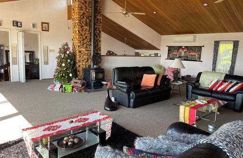 Auckland House | House with Views - Whole house