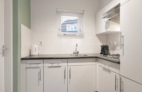 Midlaren House | Cozy House with Kitchen Near Zuidlaardermeer for Families