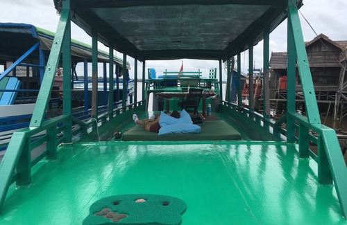 Kumai Boat Rental | Experience Houseboat Bee Kelotok: Top-Rated with Spa & More