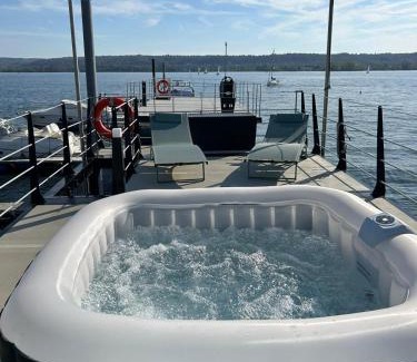 Sesto Calende Boat Rental | Houseboat Dormire sull'acqua