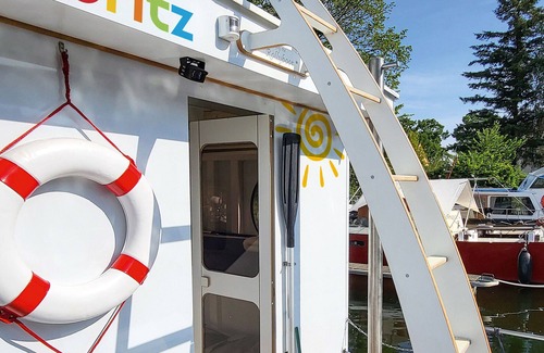 Schmoeckwitz Boat Rental | Explore Houseboat FIONA for 4 in Berlin-Schmöckwitz