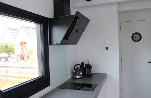 Stavoren Boat Rental | Houseboat in Stavoren with Waterfront Views