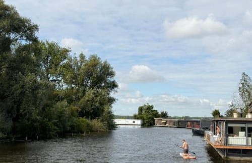 Vreeland House | Houseboat PURE II