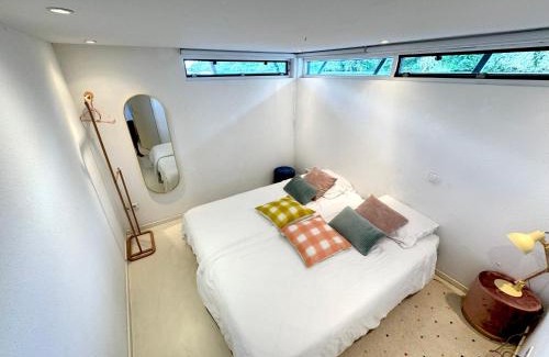 Vreeland House | Houseboat PURE II