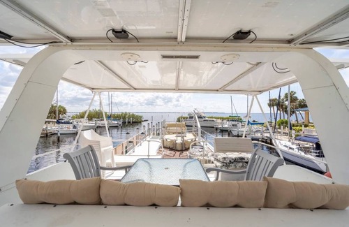 North Fort Myers Boat Rental | Houseboat ∙ 3 bedrooms ∙ 6 guests