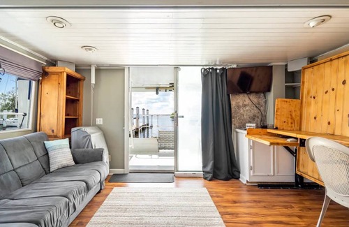 North Fort Myers Boat Rental | Houseboat ∙ 3 bedrooms ∙ 6 guests