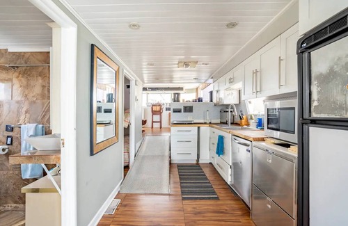 North Fort Myers Boat Rental | Houseboat ∙ 3 bedrooms ∙ 6 guests