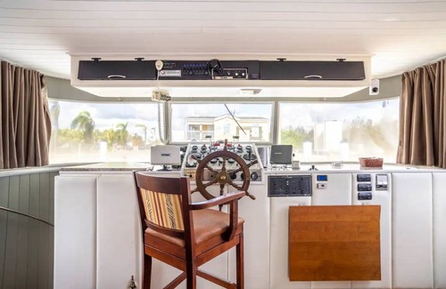 North Fort Myers Boat Rental | Houseboat ∙ 3 bedrooms ∙ 6 guests
