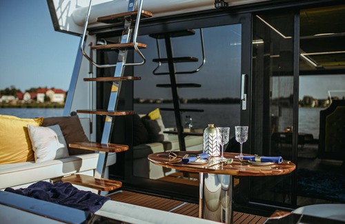 Ronnau Boat Rental | Dream Houseboat Retreat in Lübeck/Travemünde - 10/10 Rating