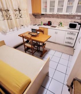 Toroni Apartment | Inviting Housebutterfly: Family-Friendly & Highly Rated Stay