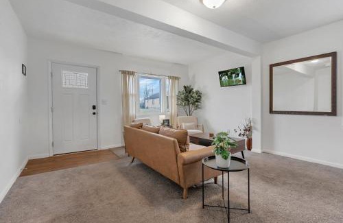 Columbus House | Inviting Housepitality - The Southside Ranch: Pet & Family Friendly