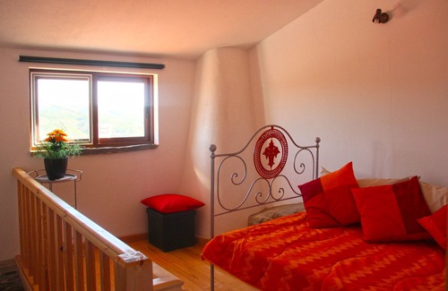 Carregais Cottage | Discover Casa da Laranjeira at Houses of Carregais