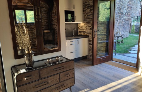 Samos Cottage | Relax at Houses of Outeiro: Spa, Breakfast & Hot Tub