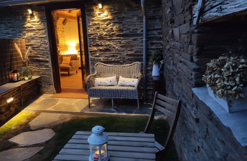 Samos Cottage | Relax at Houses of Outeiro: Spa, Breakfast & Hot Tub