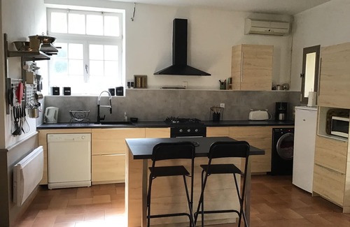Sablet House | Inviting Villa with Pool and Kitchen for 6 Guests