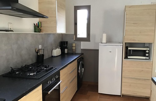 Sablet House | Inviting Villa with Pool and Kitchen for 6 Guests