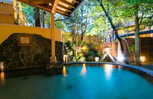 Kaga Hotel | Houshoutei: Ideal Spot with Hot Tub & Family-Friendly Perks