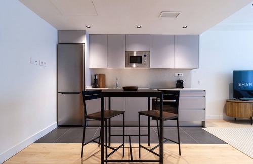 Nueva Espana Apartment | Cozy 1 Bedroom Apartment in La Castellana with Amenities