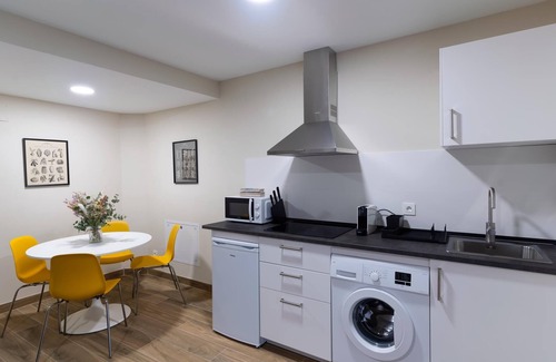 Old Town Apartment | Delightful Housingleon - Azabachería 22 with Spa & Kitchen