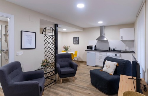 Old Town Apartment | Delightful Housingleon - Azabachería 22 with Spa & Kitchen