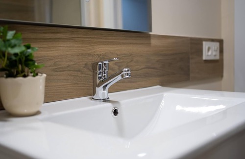 Old Town Apartment | Guest Rated Housingleon - Unwind with Spa & Breakfast