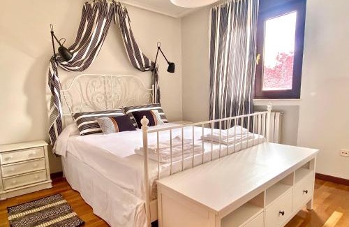 Carbajal de la Legua House | Family-Friendly Stay at Housing León with Beautiful Garden