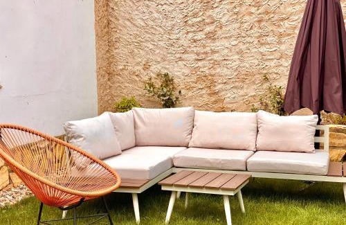 Carbajal de la Legua House | Family-Friendly Stay at Housing León with Beautiful Garden