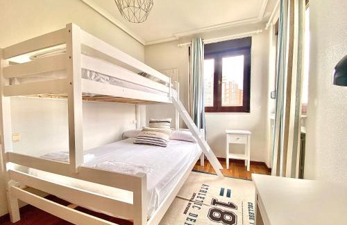 Carbajal de la Legua House | Family-Friendly Stay at Housing León with Beautiful Garden