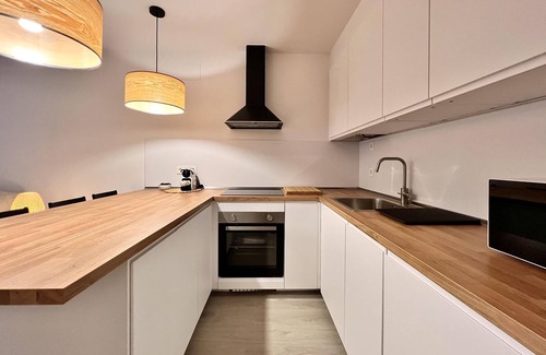 Old Town Apartment | Elegant Stay at Housing León-Palacio de Don Ramiro Suite
