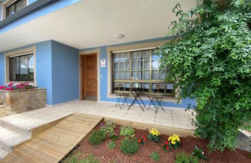 Mino Apartment | Cozy Oceanfront Retreat at Housingcoruña Playa Miño 01
