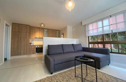Mino Apartment | Cozy Oceanfront Retreat at Housingcoruña Playa Miño 01