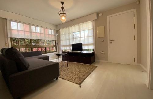 Mino Apartment | Cozy Oceanfront Retreat at Housingcoruña Playa Miño 01