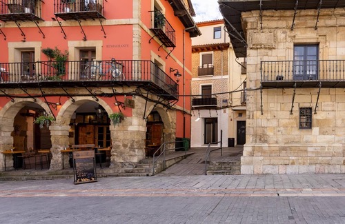 Old Town Apartment | Discover Housingleón Main Square Suites with Spa & Breakfast