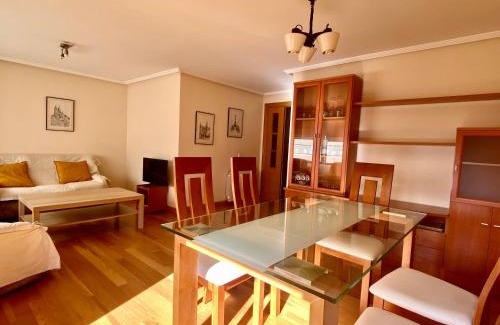 Leon Apartment | Inviting Housingleón - San Marcos with Convenient Parking