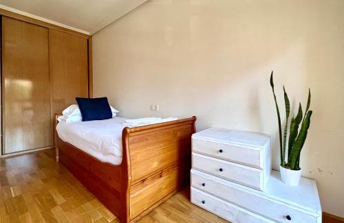 Leon Apartment | Family-Friendly Housingleon - Casa Oliva with Garage