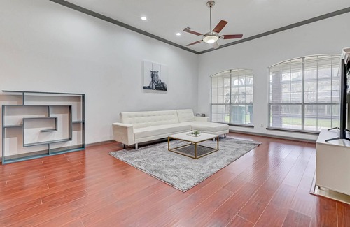 FM 1960 House | Inviting Houston-Cypress Home with Family-Friendly Amenities