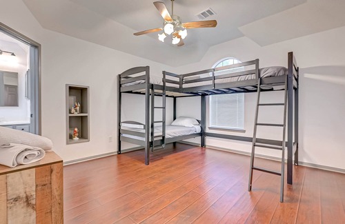FM 1960 House | Inviting Houston-Cypress Home with Family-Friendly Amenities