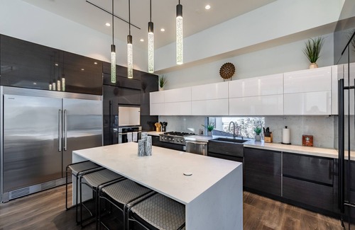 Shady Acres House | Discover Houston Heights Retreat with Spa & Family Amenities