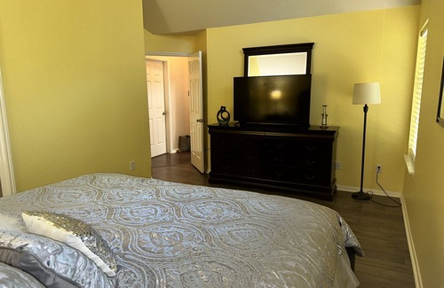 Manvel House | Tranquil Houston Hideaway: Pet Friendly with Hot Tub