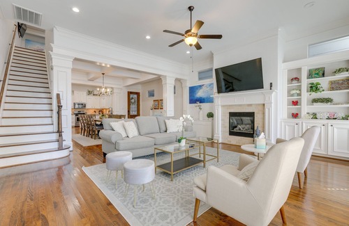 Shady Acres House | Inviting Home Near Downtown Houston with Pool & Hot Tub