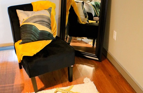 Houston Apartment | Elegant Houston Studio with Pool, Spa & Top Ratings