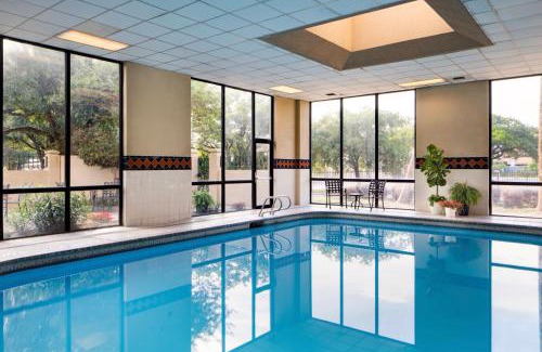 Southeast Houston Hotel | Pet-Friendly Houston Marriott South Near Hobby Airport