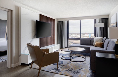 Southeast Houston Hotel | Discover Houston Marriott South at Hobby Airport: Top Amenities