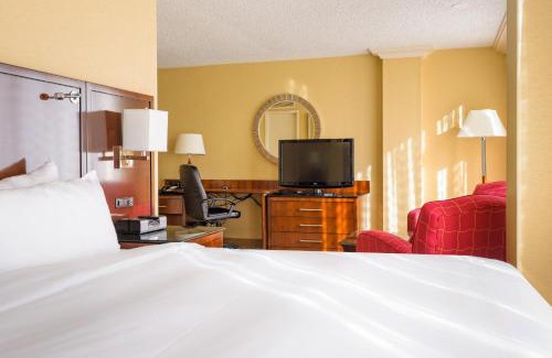 Uptown Hotel | Relax at Houston Marriott West Loop by The Galleria