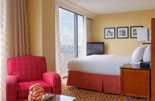 Uptown Hotel | Relax at Houston Marriott West Loop by The Galleria